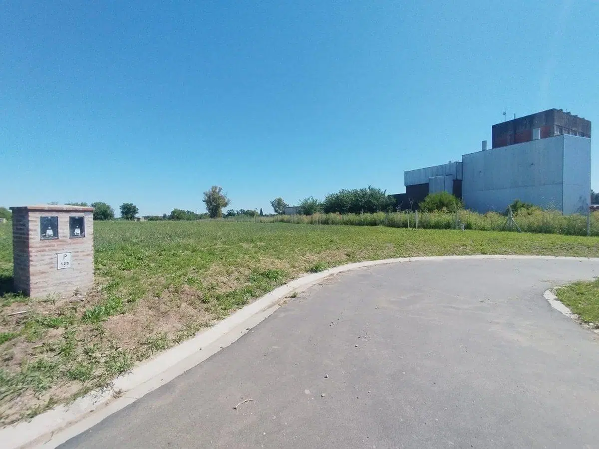 LOTE EN VENTA EN LA POSTA PILAR 5