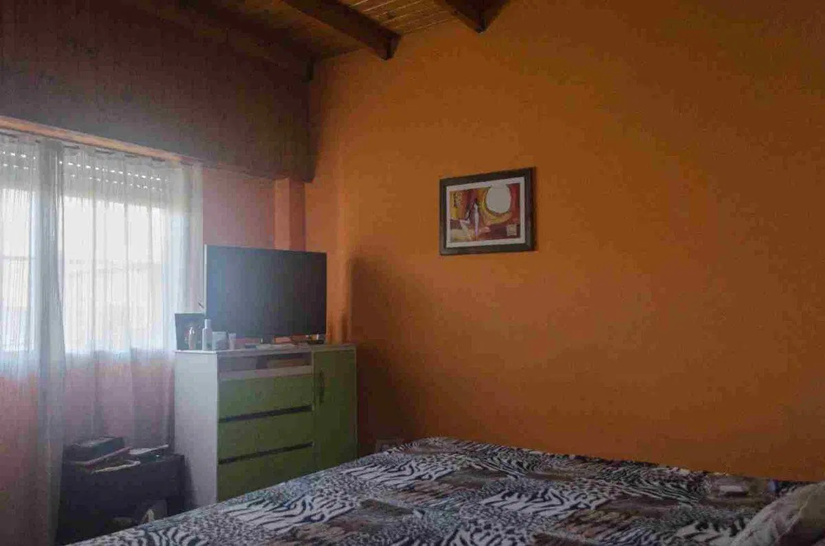 OPORTUNIDAD! 2 propiedades, mismo lote. 5