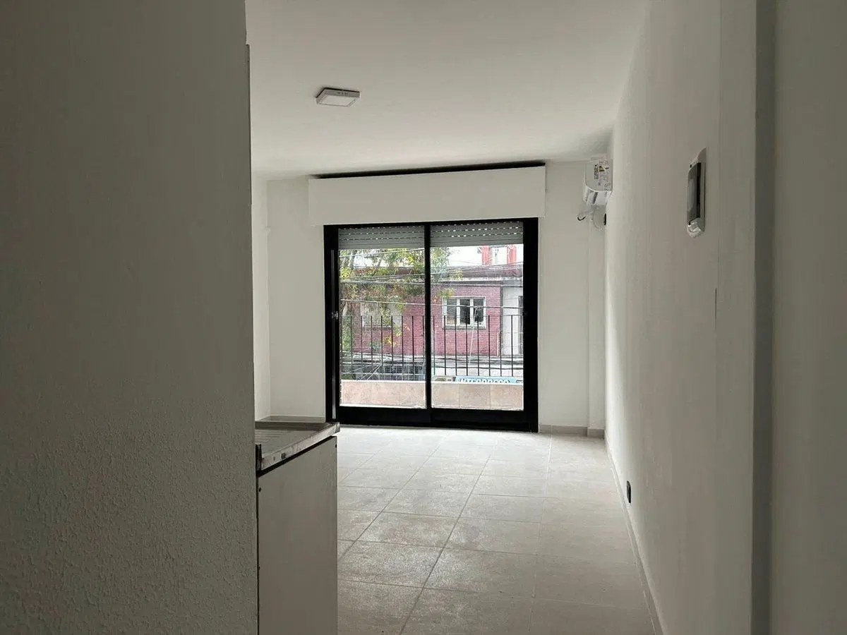 Monoambiente con balcón en Munro sin expensas 2
