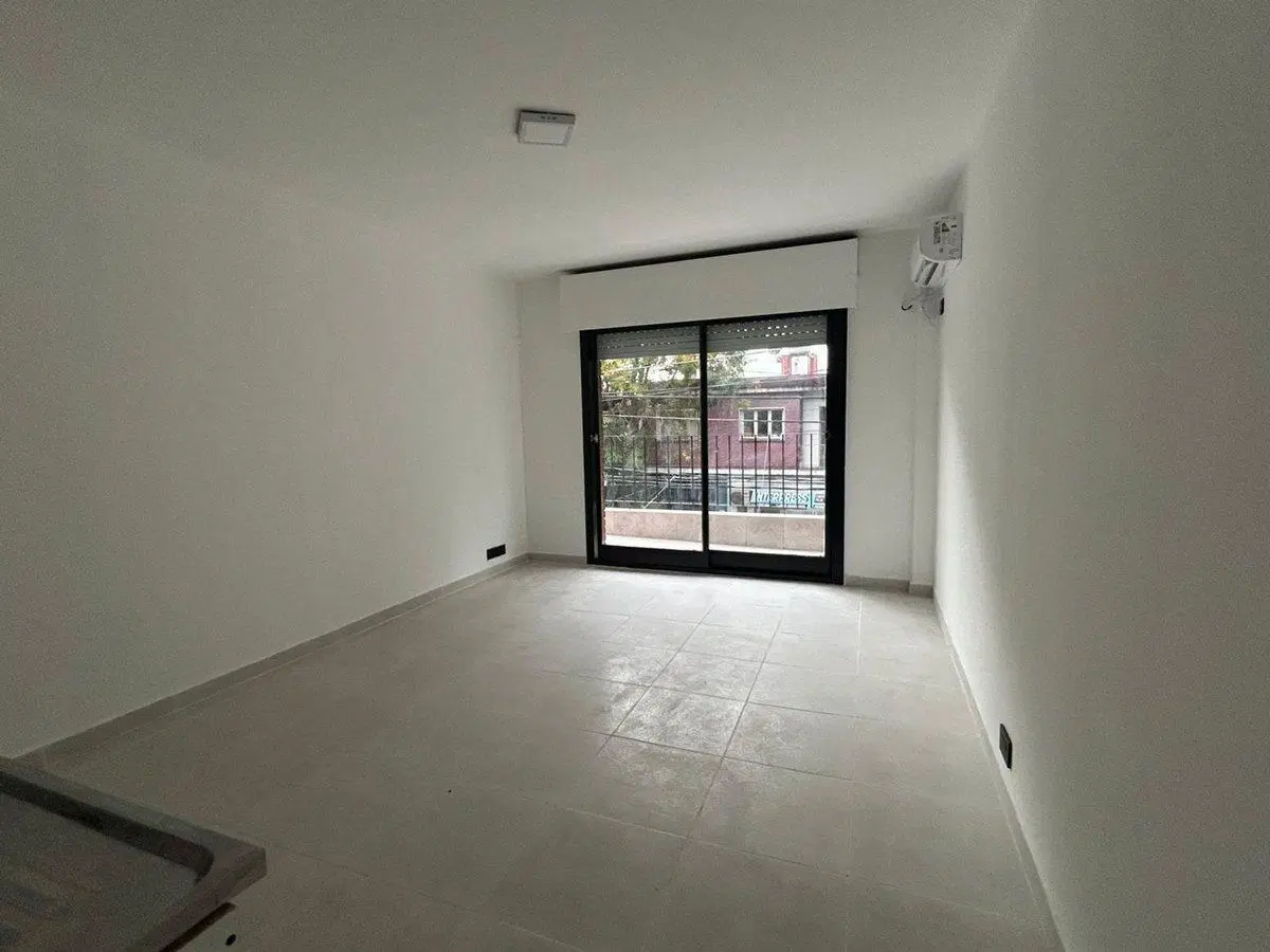 Monoambiente con balcón en Munro sin expensas 5