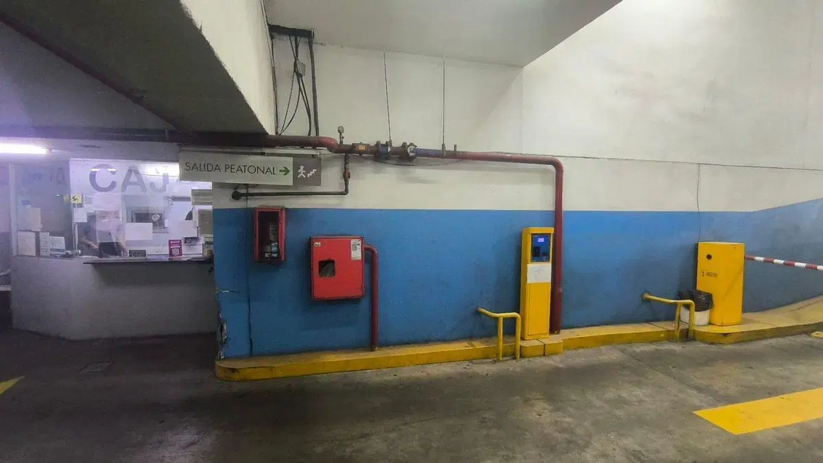 VENTA COCHERA SOBRE AV LAS HERAS EN RECOLETA 2