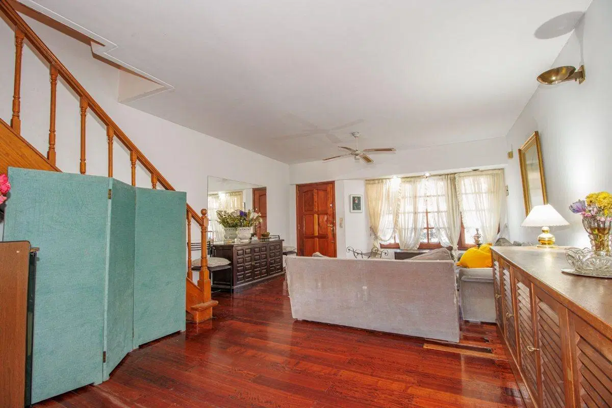VENTA Triplex 5 ambientes Olivos-Cochera 2