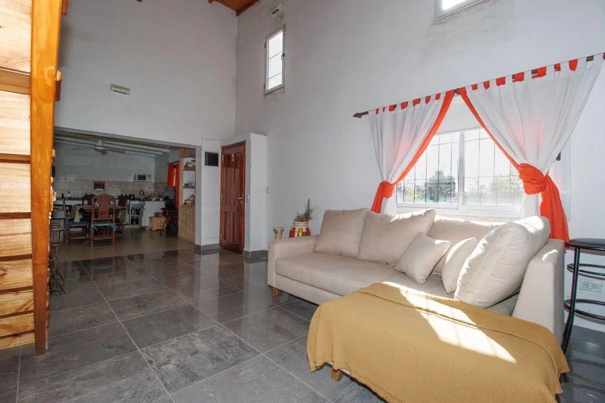 Venta de Casa en Lote Grande 4