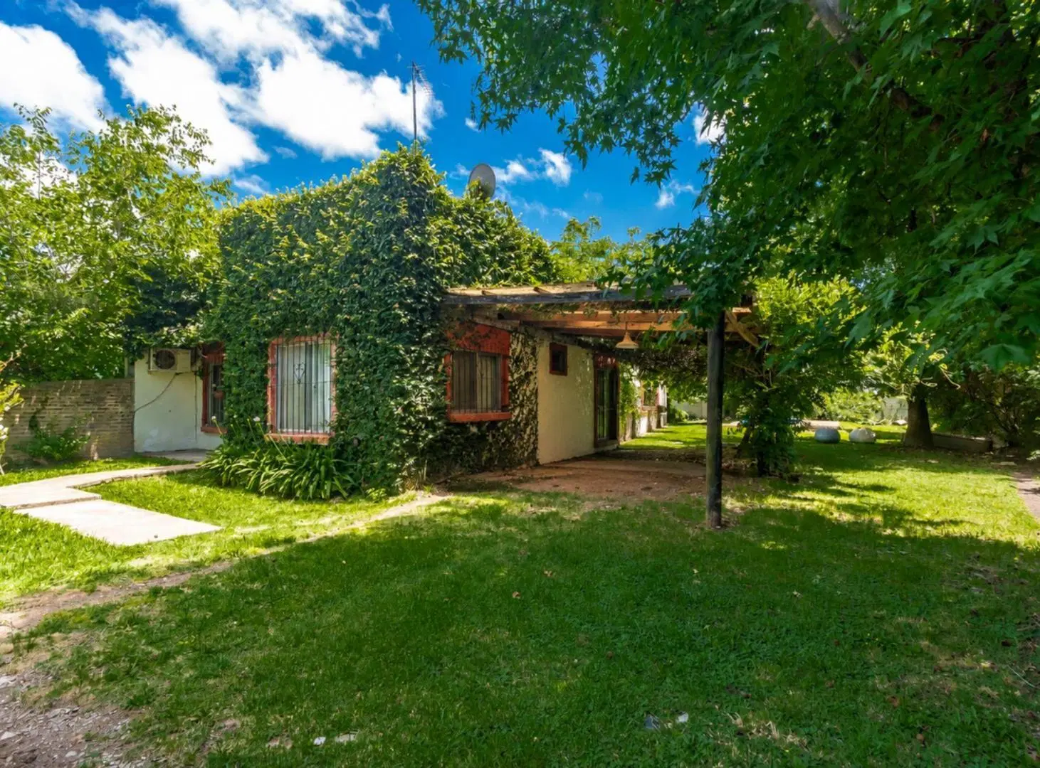 VENTA CASA A REFACCIONAR EN RINCON 2