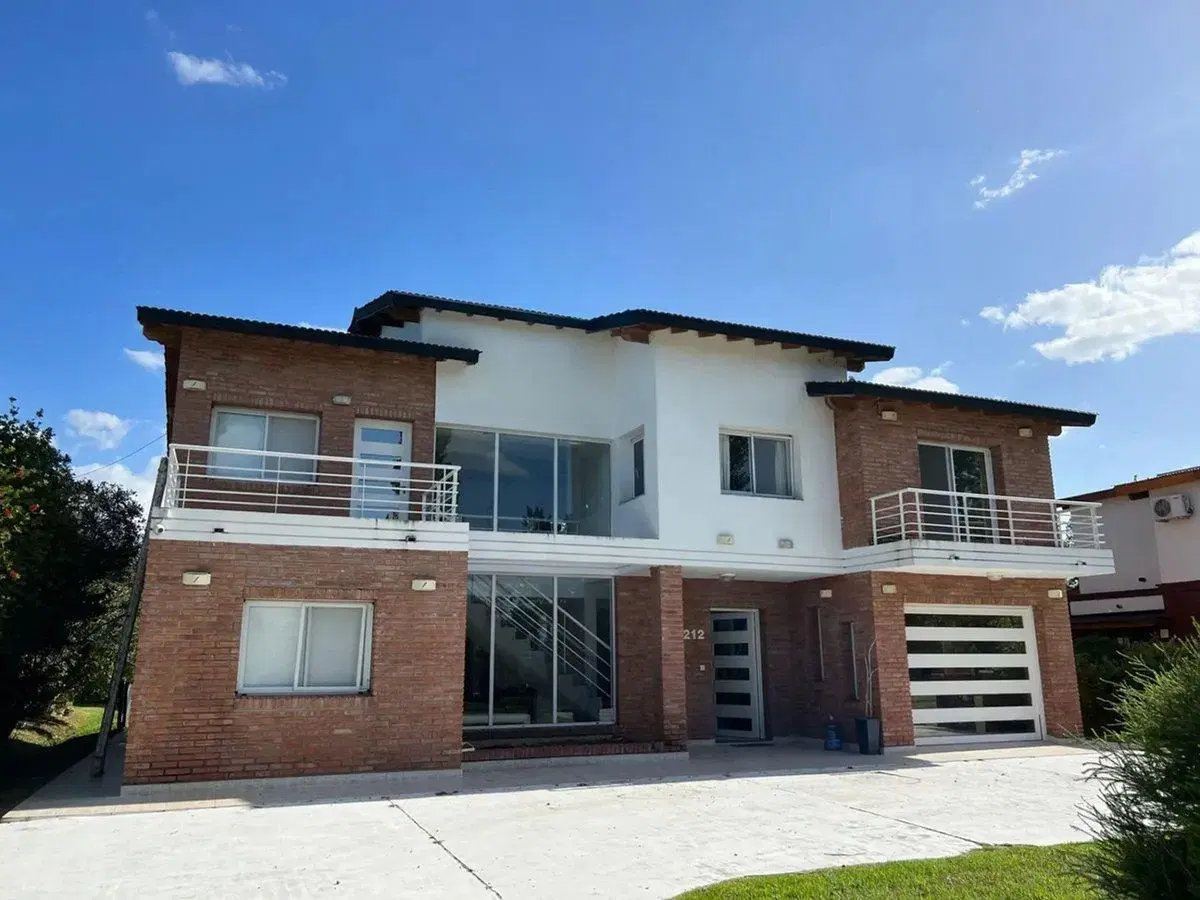 VENTA CASA 5 AMB 2 PISOS C/ PISCINA COUNTRY CUBE 3