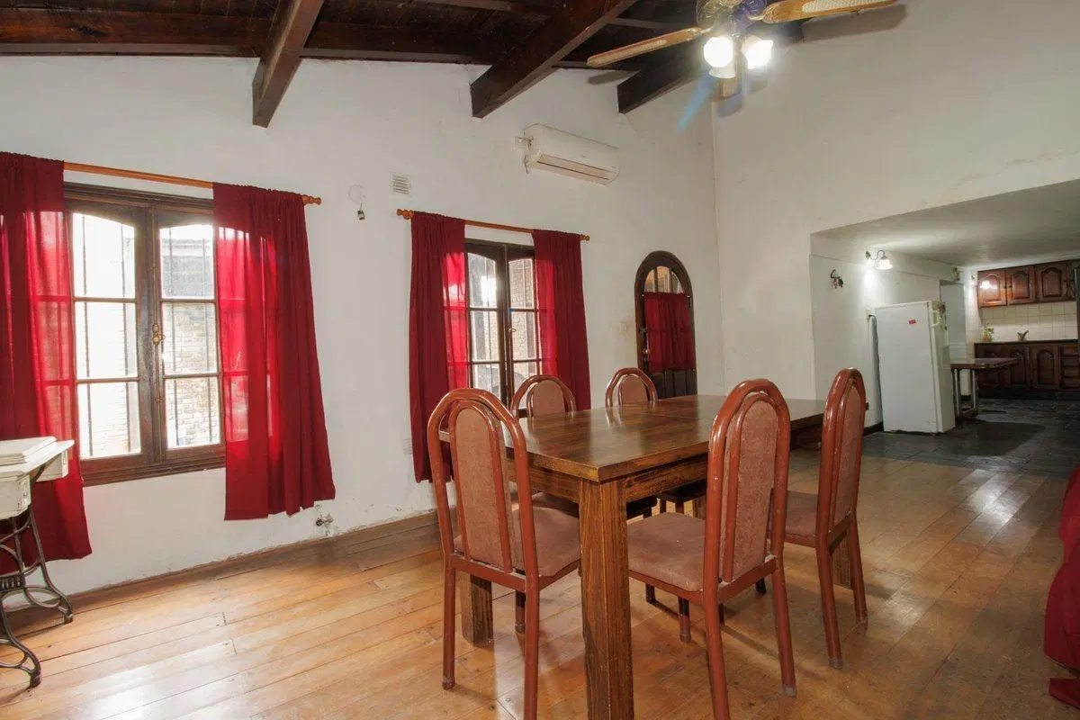 VENTA CASA 4 AMB. PILETA-JARDIN-COCHERA 4