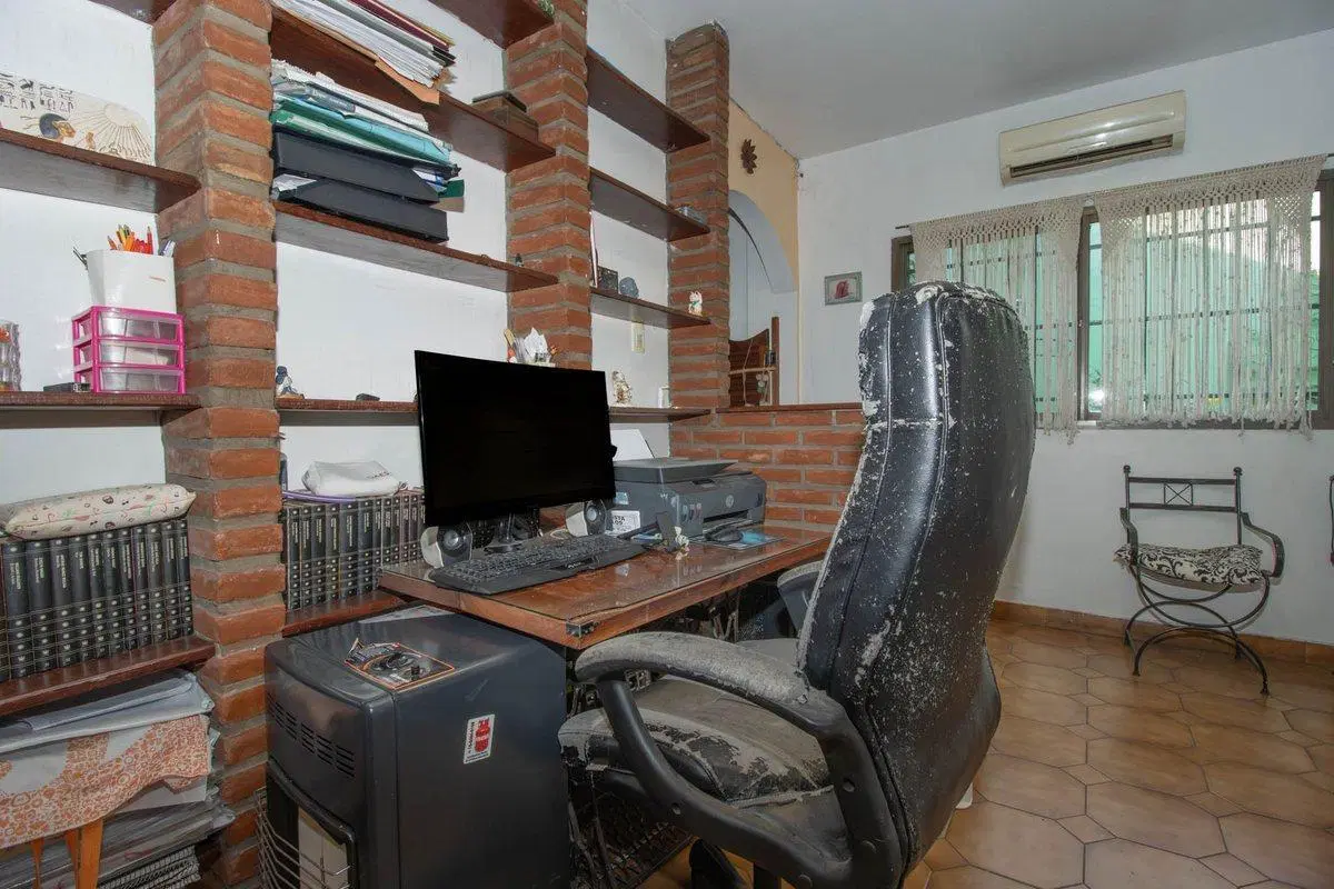 Casa en lote propio con jardín, 6 ambientes 8