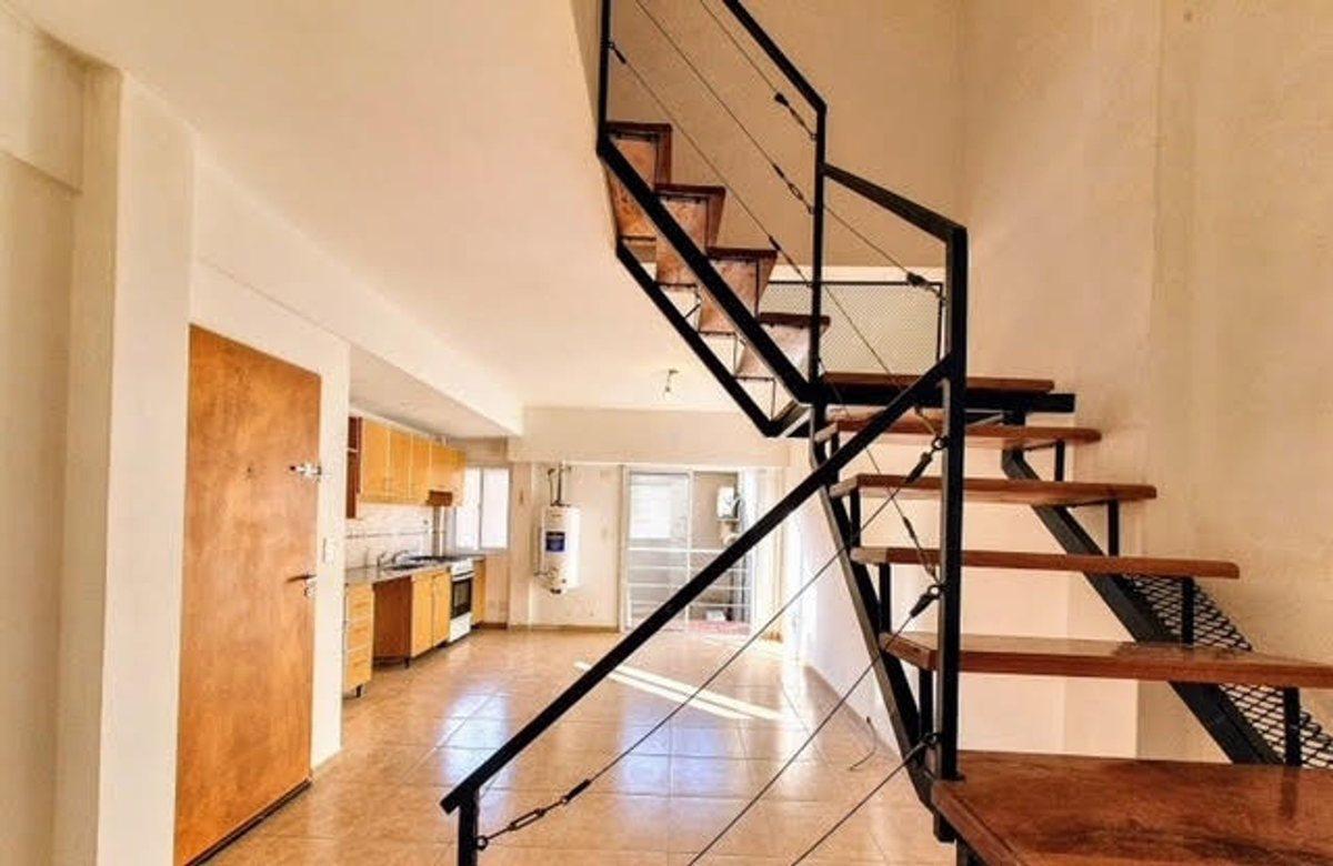 Foto de PH EN DUPLEX 3 AMB 1ER. PISO BALCON CONTRAFRENTE., imagen 4