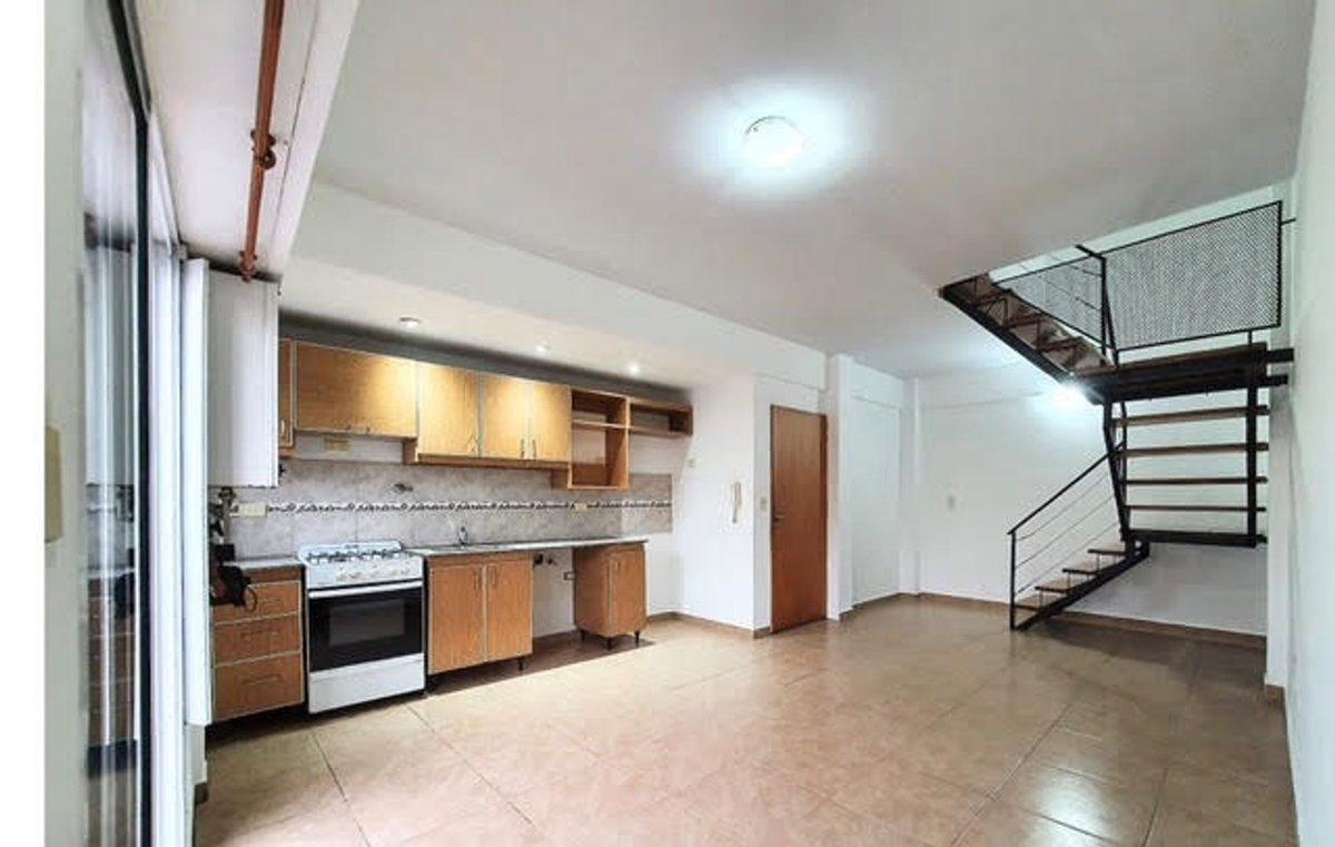 Foto de PH EN DUPLEX 2 AMB. 1 ER PISO CON BALCON AL FRENTE, imagen 5