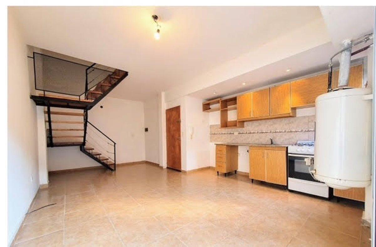 Foto de PH EN DUPLEX 2 AMB 1ER. PISO BALCON CONTRAFRENTE., imagen 3