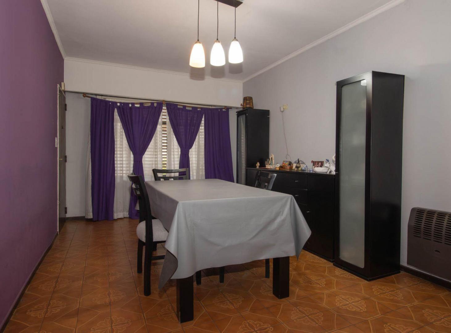 Foto de Venta de Casa 5 ambientes en V.Ballester, imagen 2