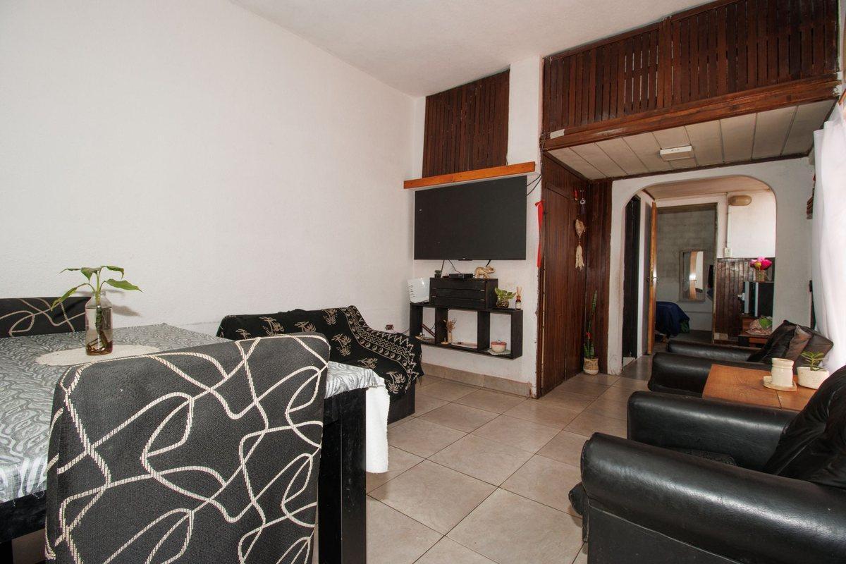 Foto de VENTA CASA 3 AMB EN POLVORINES A REFACCIONAR, imagen 2