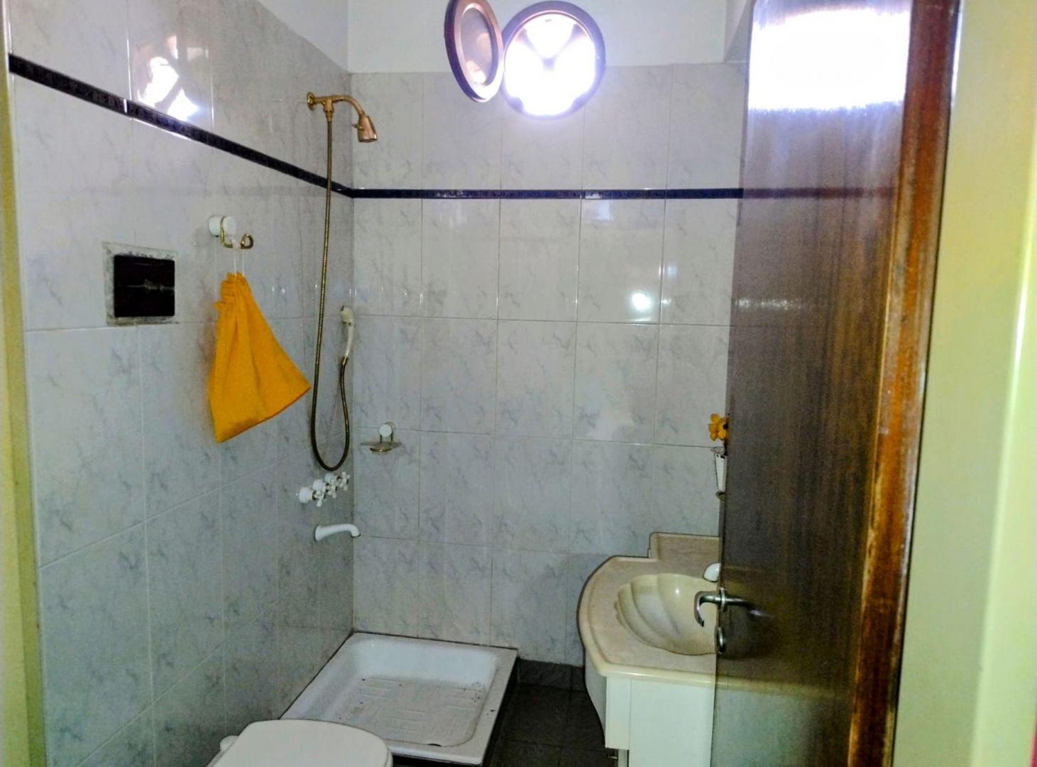 Foto de CASA EN LOTE PROPIO CON 3 PROPIEDADES ENT. INDEP, imagen 5