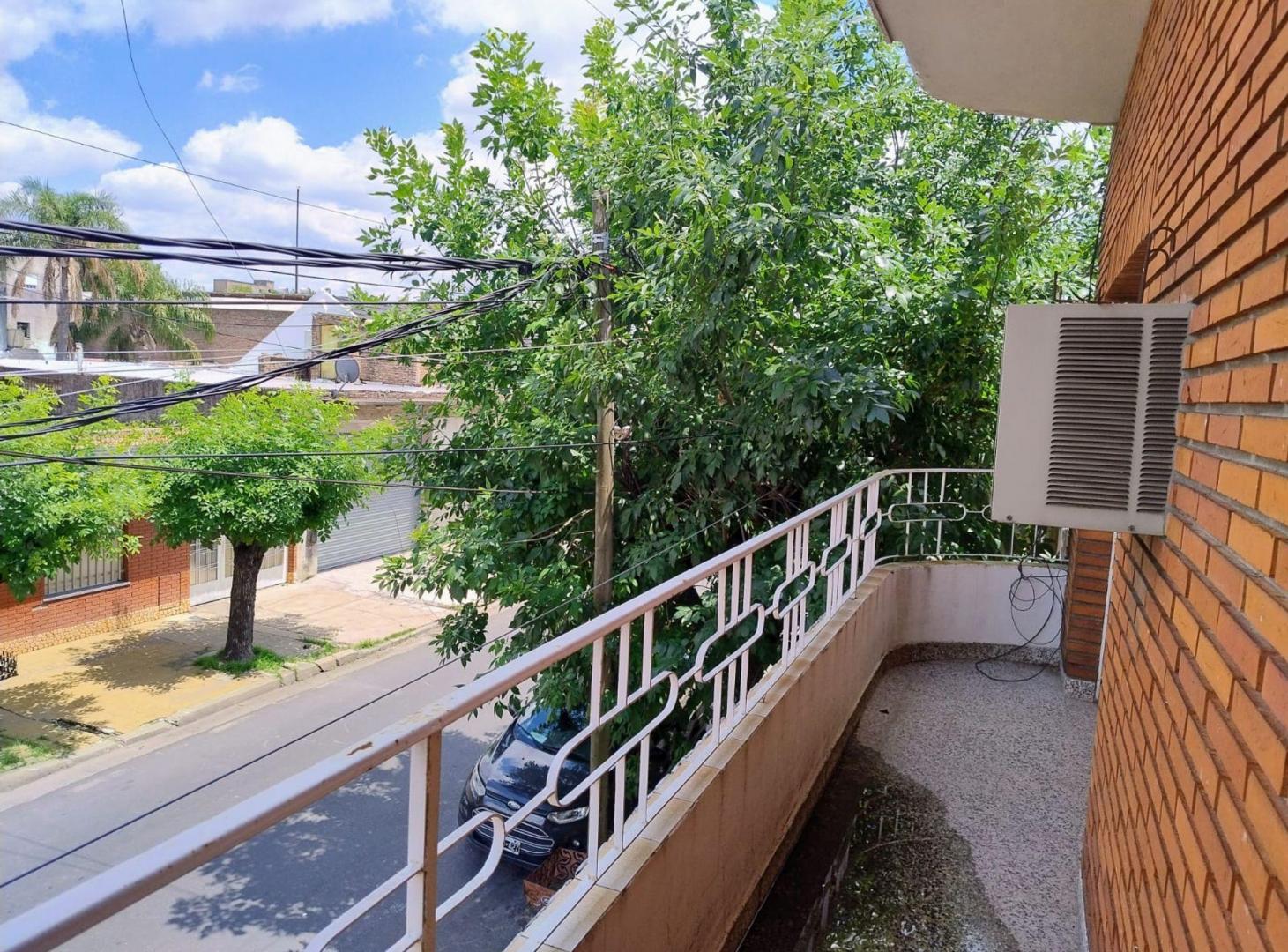 Foto de CASA EN LOTE PROPIO CON 3 PROPIEDADES ENT. INDEP, imagen 1