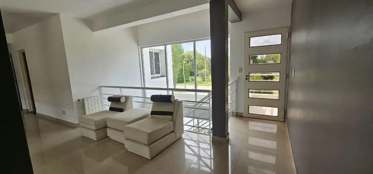 Foto de VENTA CASA 5 AMB 2 PISOS C/ PISCINA COUNTRY CUBE, imagen 3