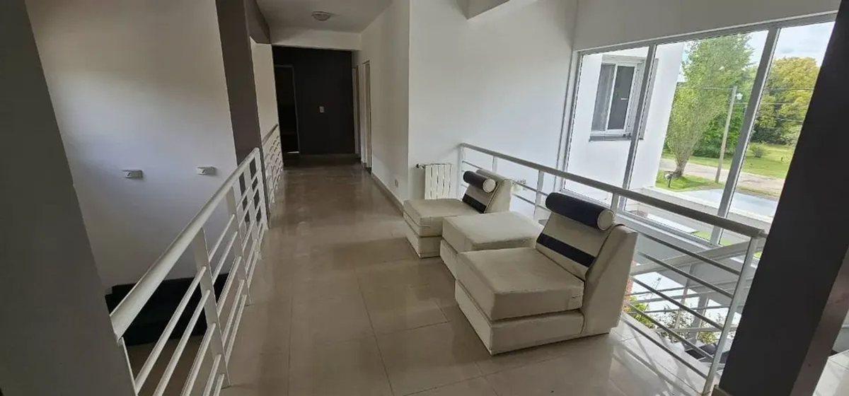 Foto de VENTA CASA 5 AMB 2 PISOS C/ PISCINA COUNTRY CUBE, imagen 2