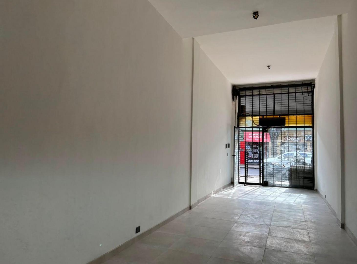 Foto de Local en comercial en venta en Munro, imagen 2