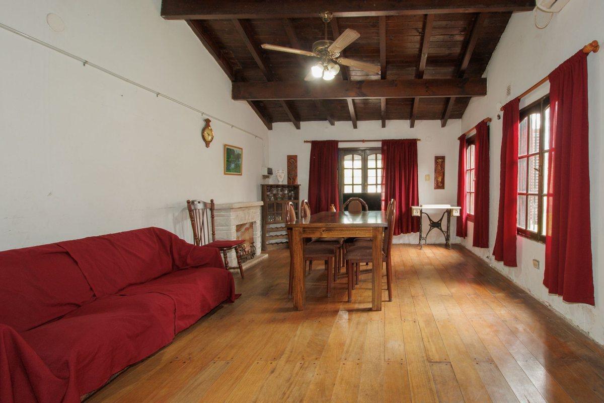 Foto de VENTA CASA 4 AMB. PILETA-JARDIN-COCHERA, imagen 3