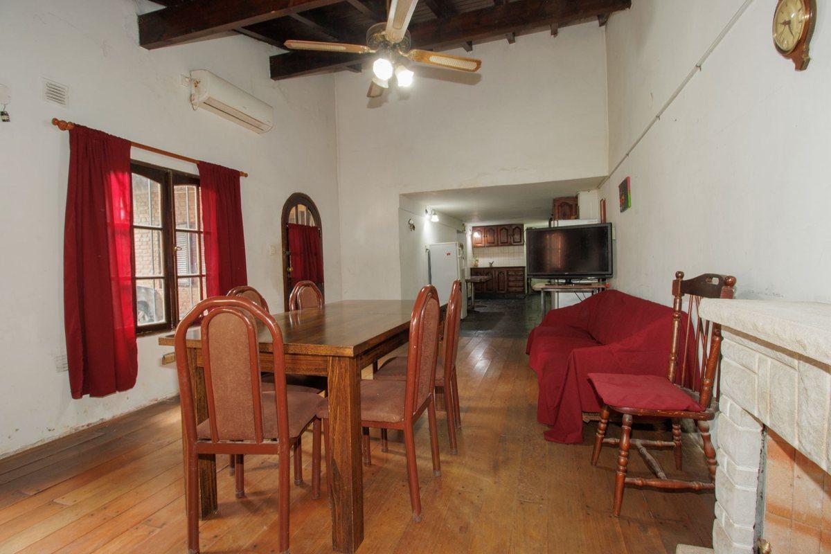 Foto de VENTA CASA 4 AMB. PILETA-JARDIN-COCHERA, imagen 1