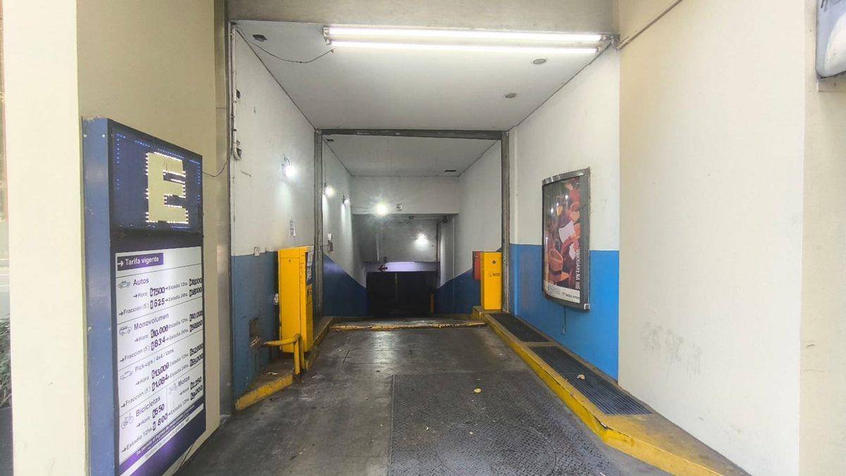Foto de VENTA COCHERA SOBRE AV LAS HERAS EN RECOLETA, imagen 2