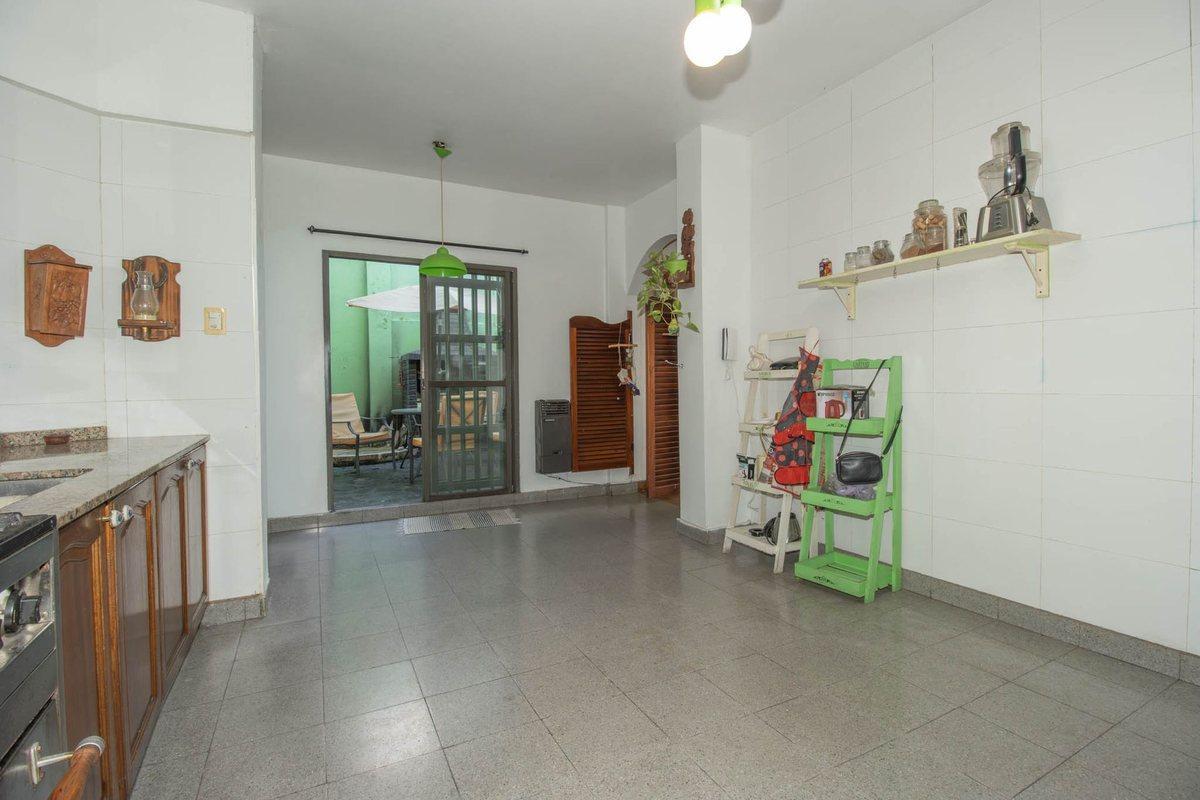 Foto de Casa en lote propio con jardín, 6 ambientes, imagen 4