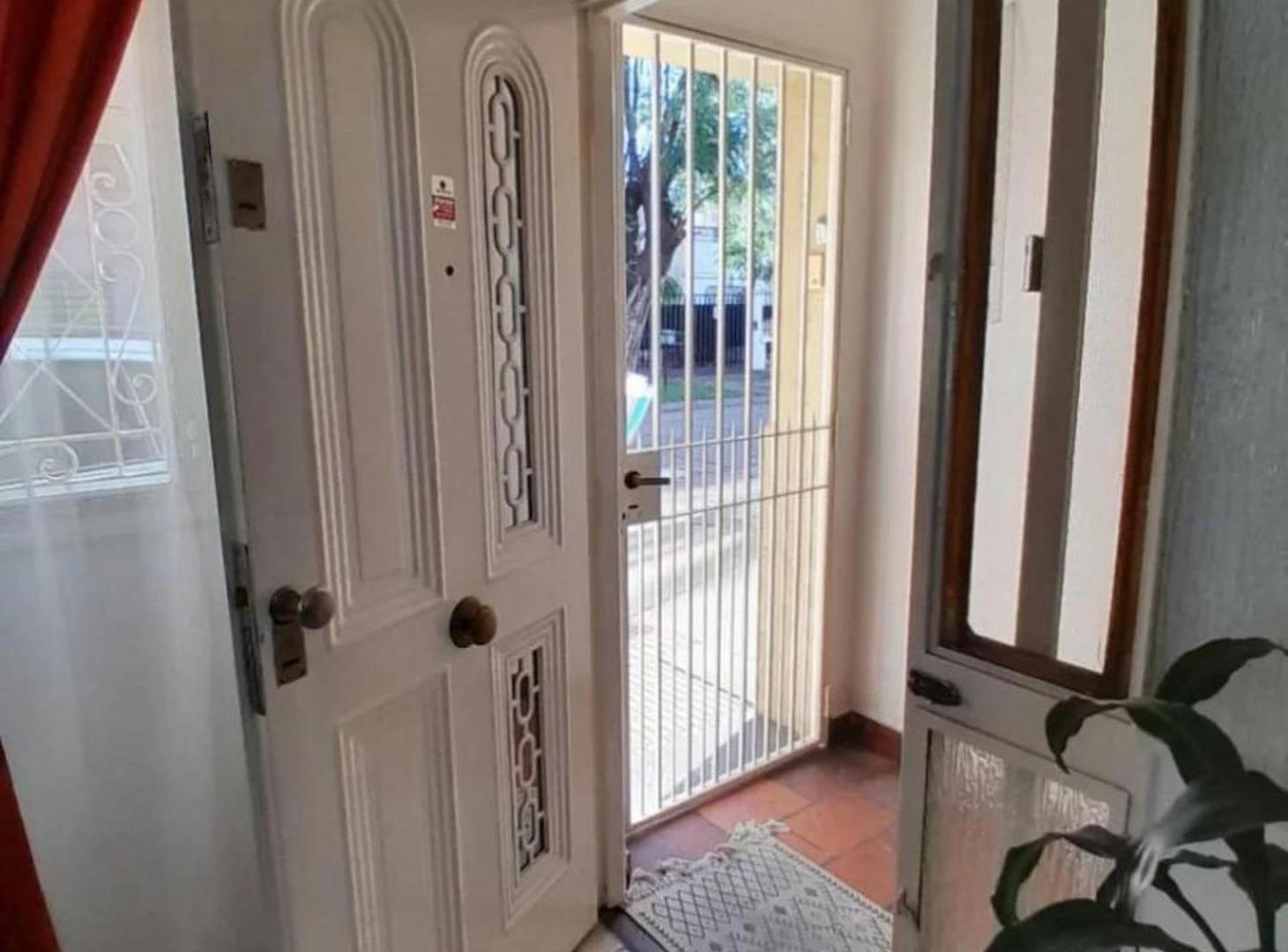 Foto de VENTA CASA CON JARDIN MAS DEPTO, GRAN OPORTUNIDAD, imagen 3