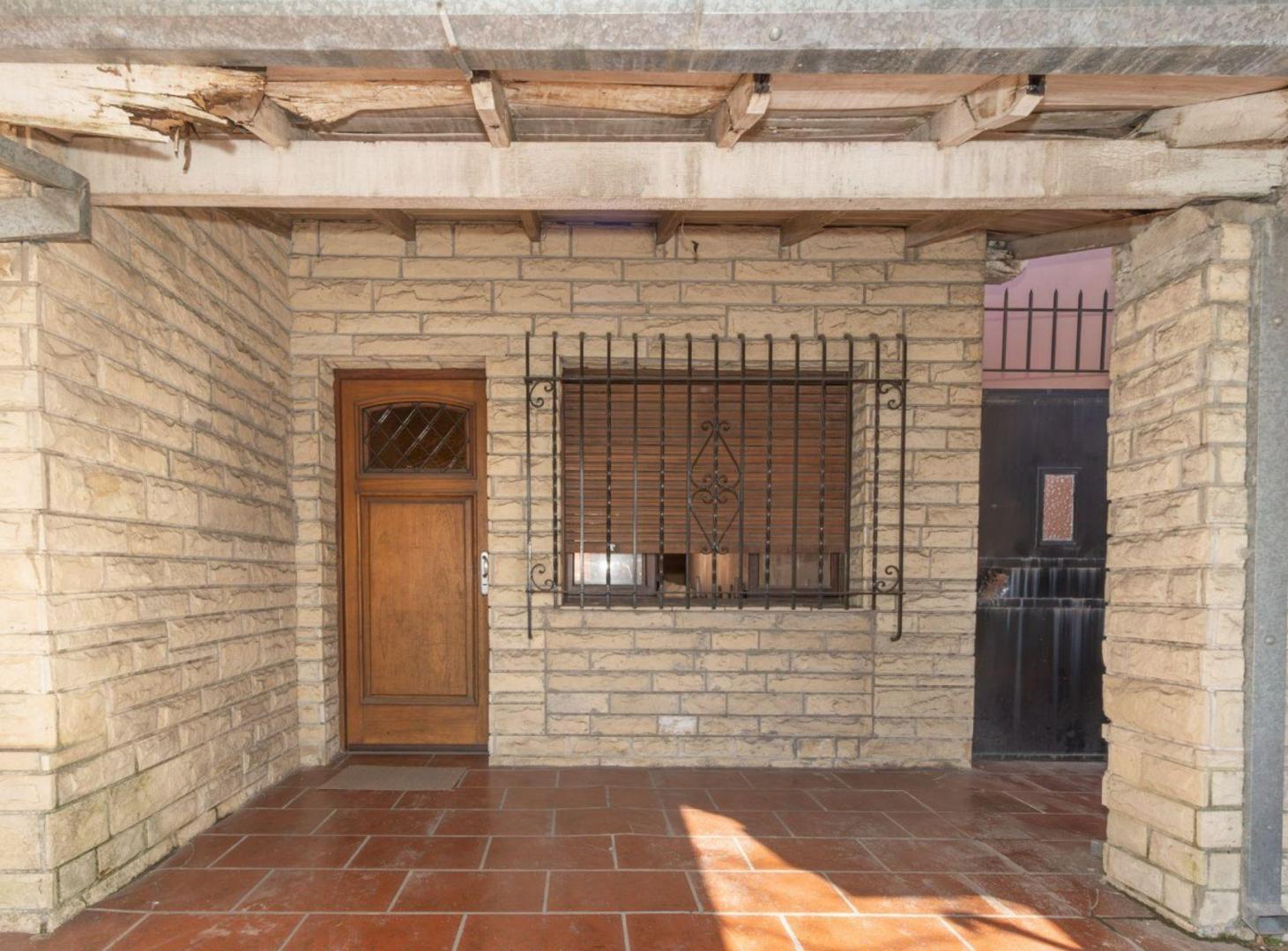 Foto de CASA EN VENTA CARAPACHAY EXC. UBICACION 2/3 AMB., imagen 2