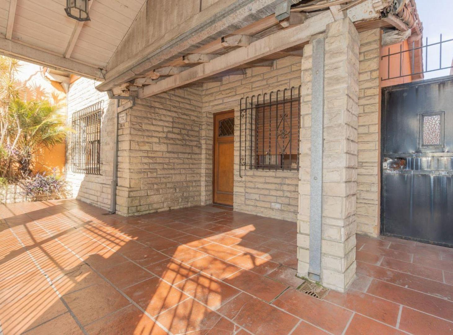 Foto de CASA EN VENTA CARAPACHAY EXC. UBICACION 2/3 AMB., imagen 1