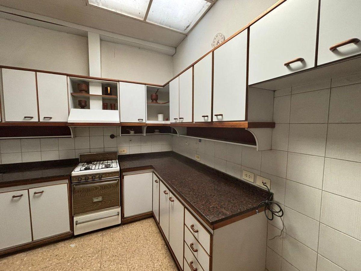 Foto de VENTA CASA 4 AMB CON JARDIN, QUINCHO Y COCHERAS, imagen 3