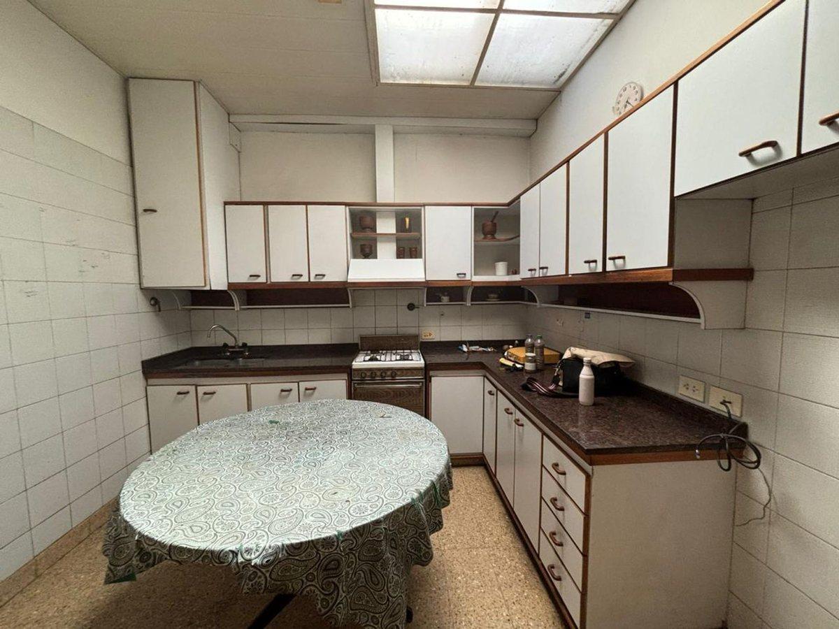 Foto de VENTA CASA 4 AMB CON JARDIN, QUINCHO Y COCHERAS, imagen 2