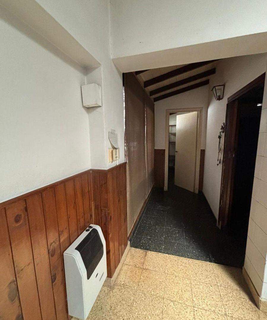 Foto de VENTA CASA 4 AMB CON JARDIN, QUINCHO Y COCHERAS, imagen 4