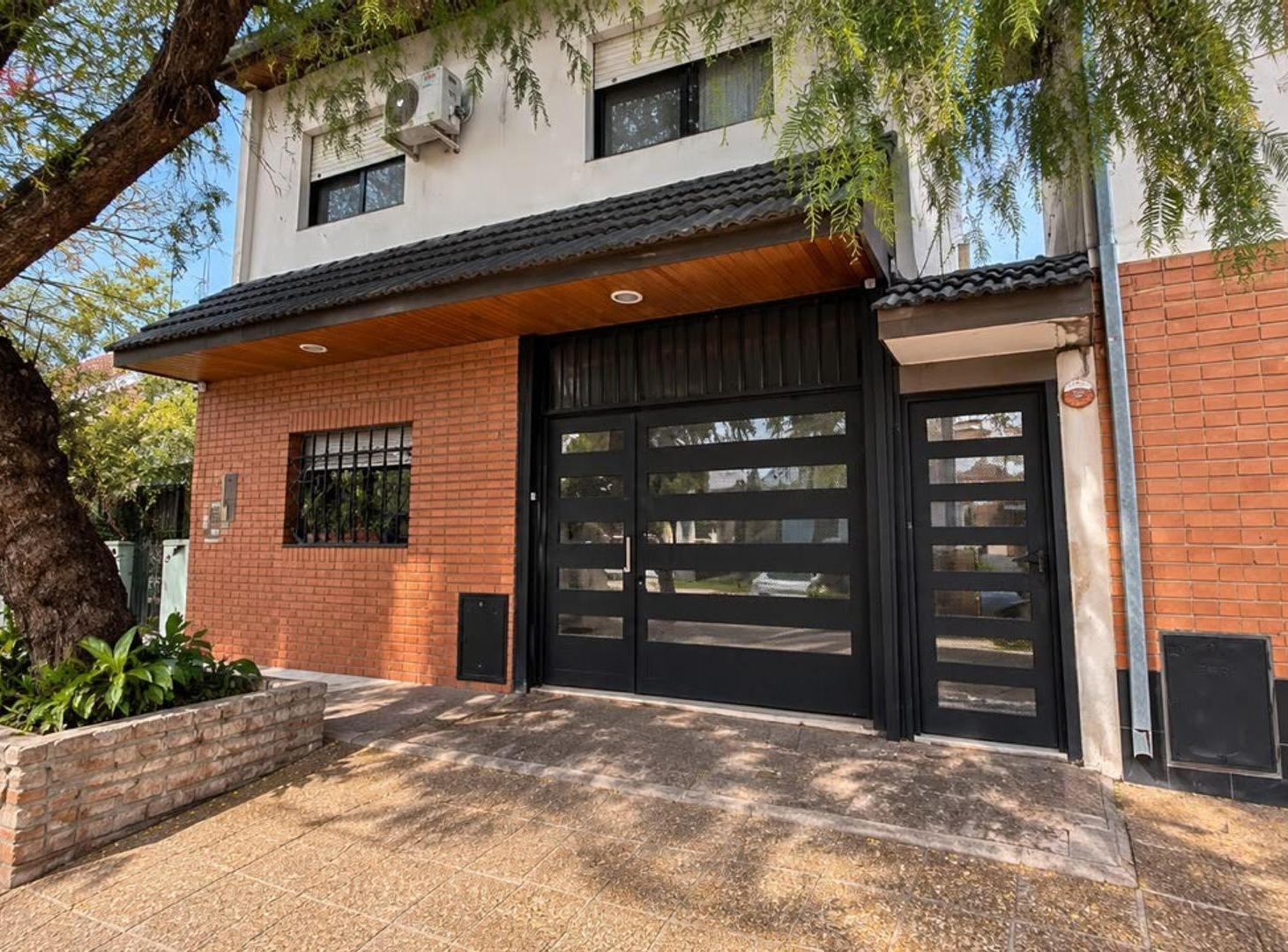 Foto de Venta Casa multifamiliar c/ quincho patio cochera, imagen 1