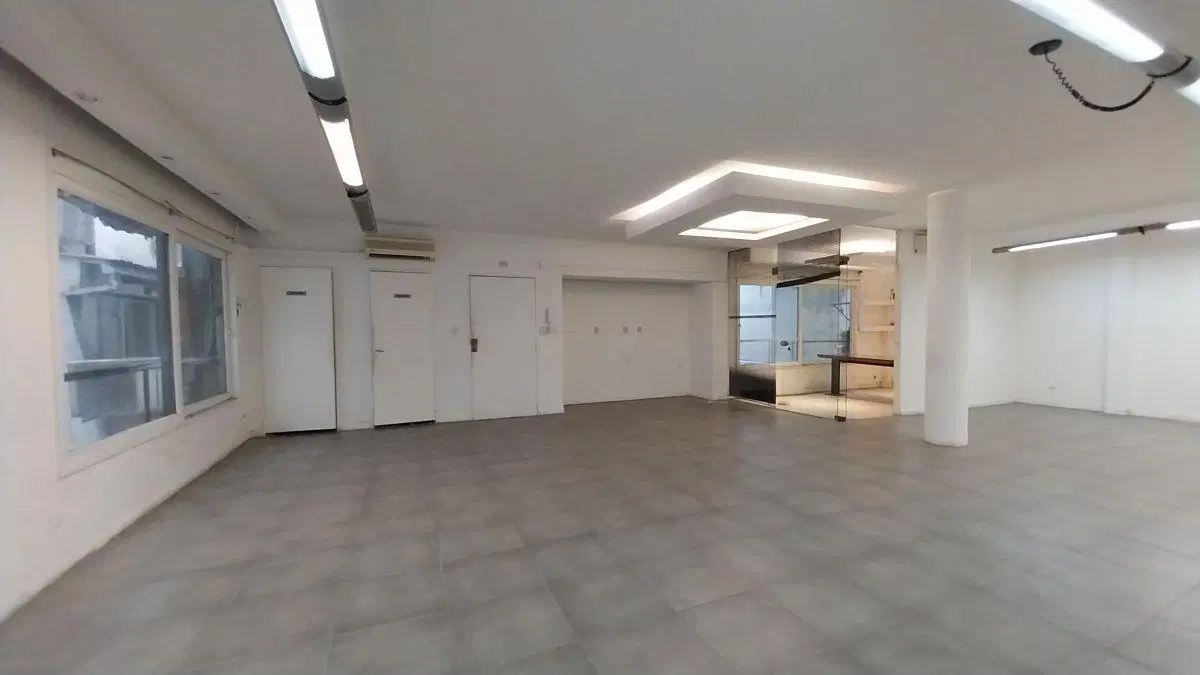 A LA VENTA AV CORRIENTES OFICINA-LOCAL PLANTA LIBRE DE 87 M2 AL CONTRAFRENTE CON VENTANALES 3