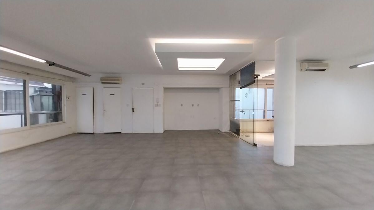AV CORRIENTES ENTRE RODRIGUEZ PEÑA Y CALLAO GRAN ESTUDIO TALLER SHOWROOM PLANTA LIBRE