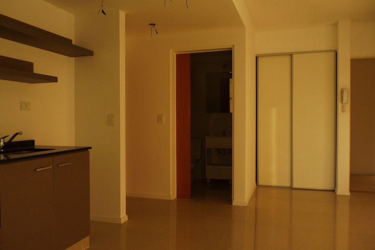 Foto de DOS AMBIENTES VENTA PARQUE CHAS BALCON CORRIDO SUBTECERCA, imagen 3
