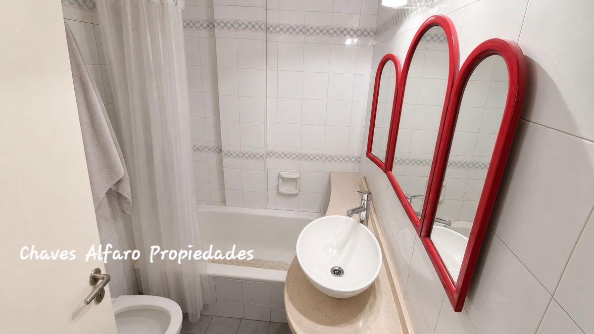 Foto de EN RECOLETA -PQUE. LAS HERAS 3 AMBIENTES CON AMPLIO PATIO JARDIN, imagen 2