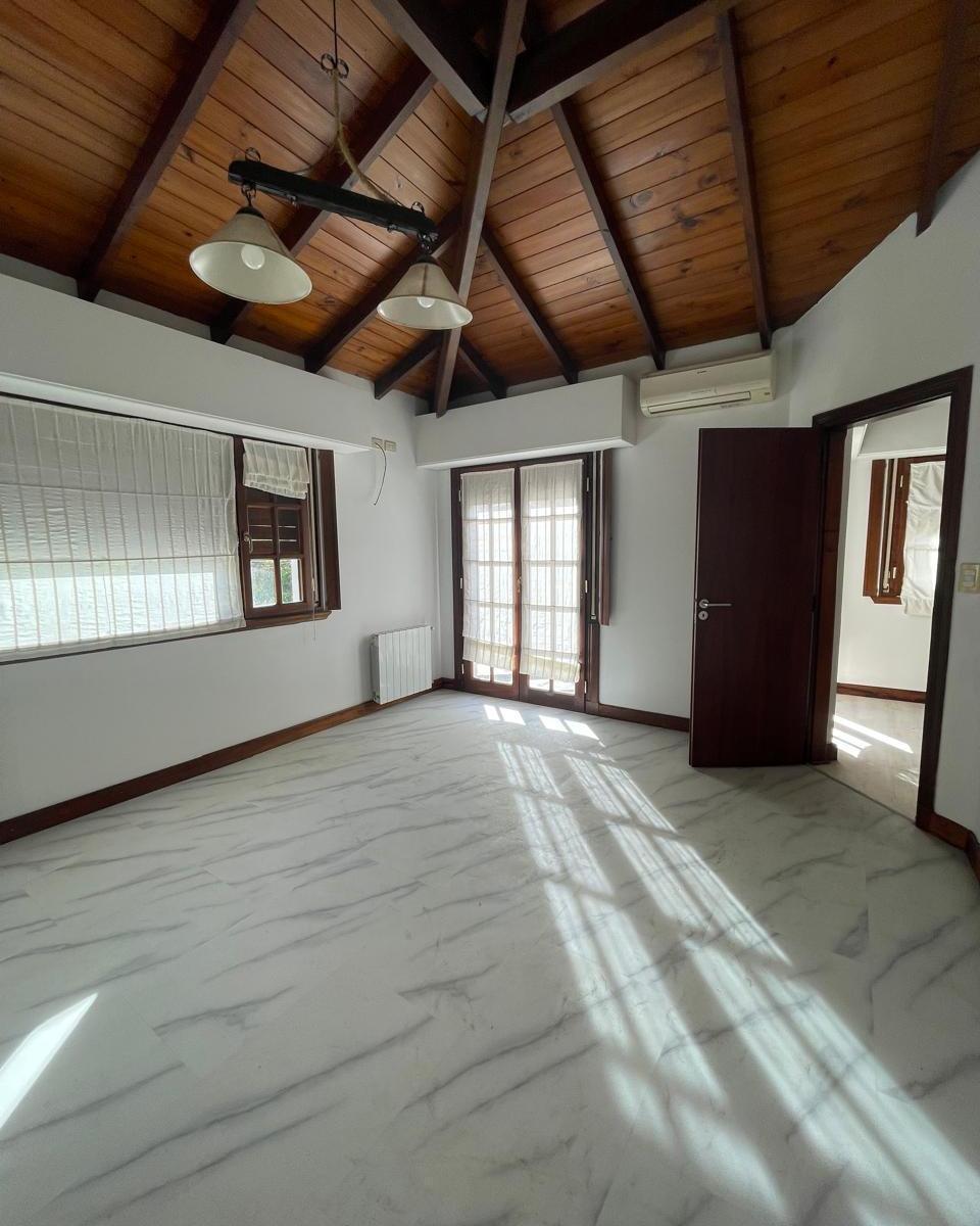 Casa de 4 Dorm., Escritorio Patio y Garage Tandil 4
