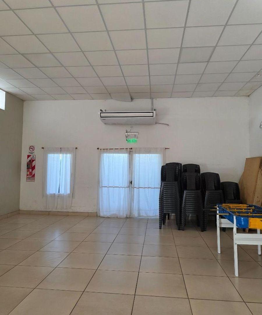 Foto de Salón de eventos de 108 m² con piscina y parque sobre lote de 875 m² +, imagen 5