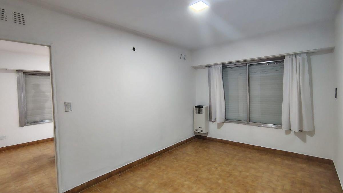 Foto de dos dormitorios con patio , a la calle y semicentrico Tandil, imagen 1