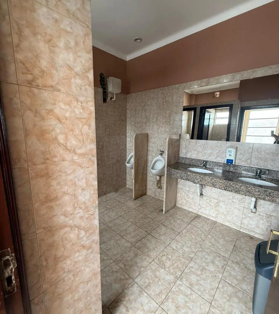 EN VENTA O PERMUTA OFICINA CENTRICA EN TANDIL 4