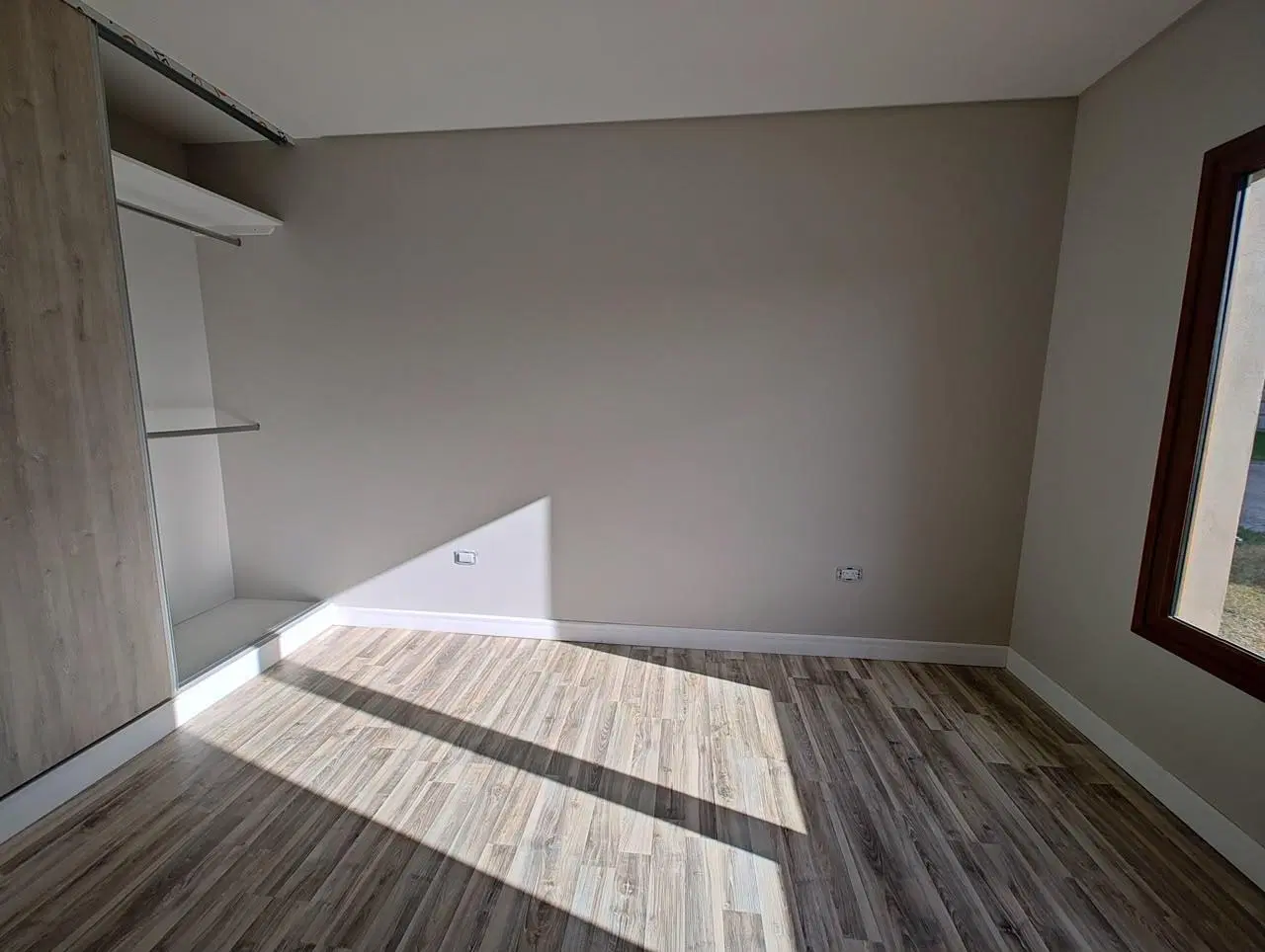 CASA EN VENTA A ESTRENAR ZONA MIRAGE TANDIL 4