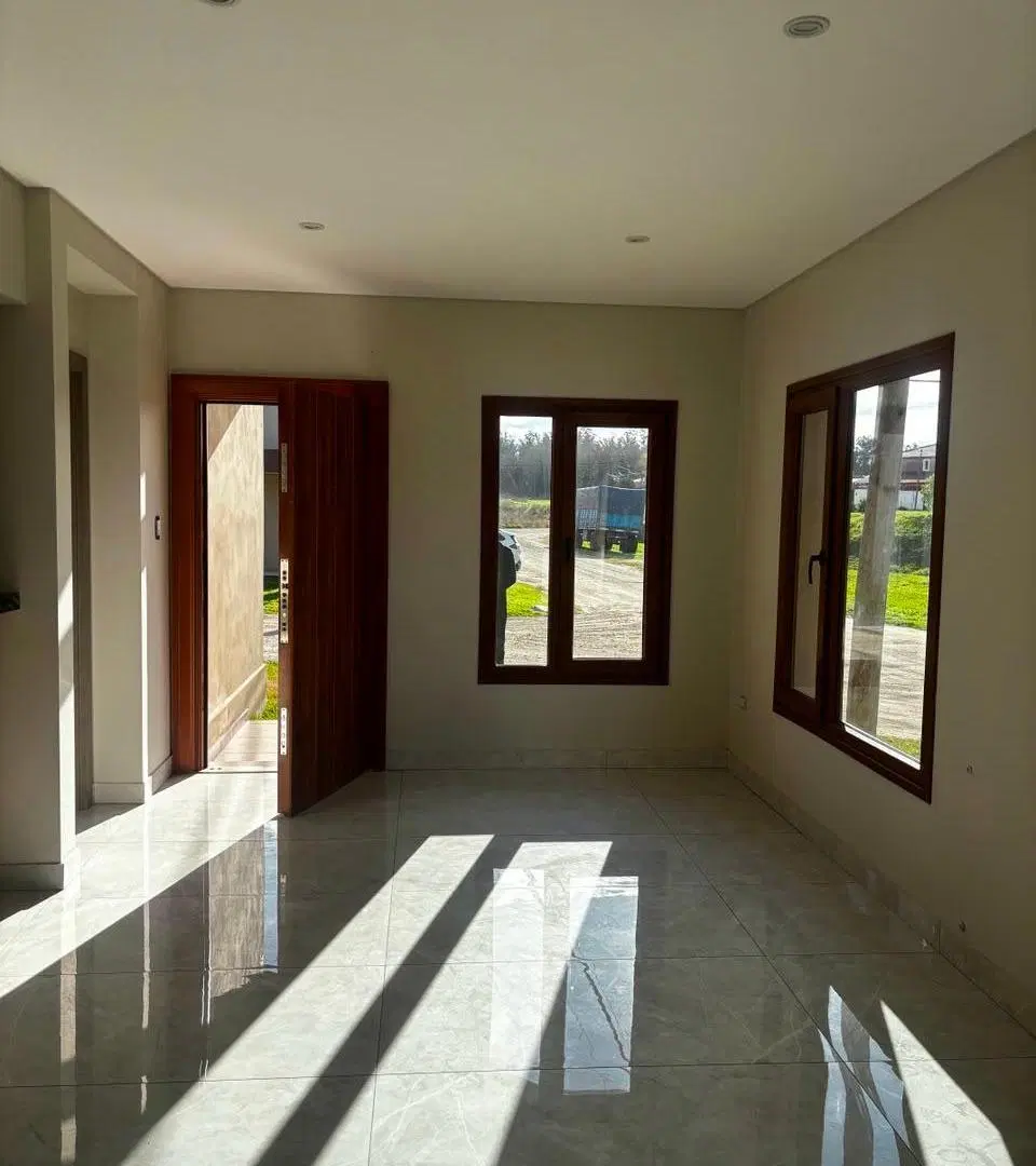 CASA EN VENTA A ESTRENAR ZONA MIRAGE TANDIL 2