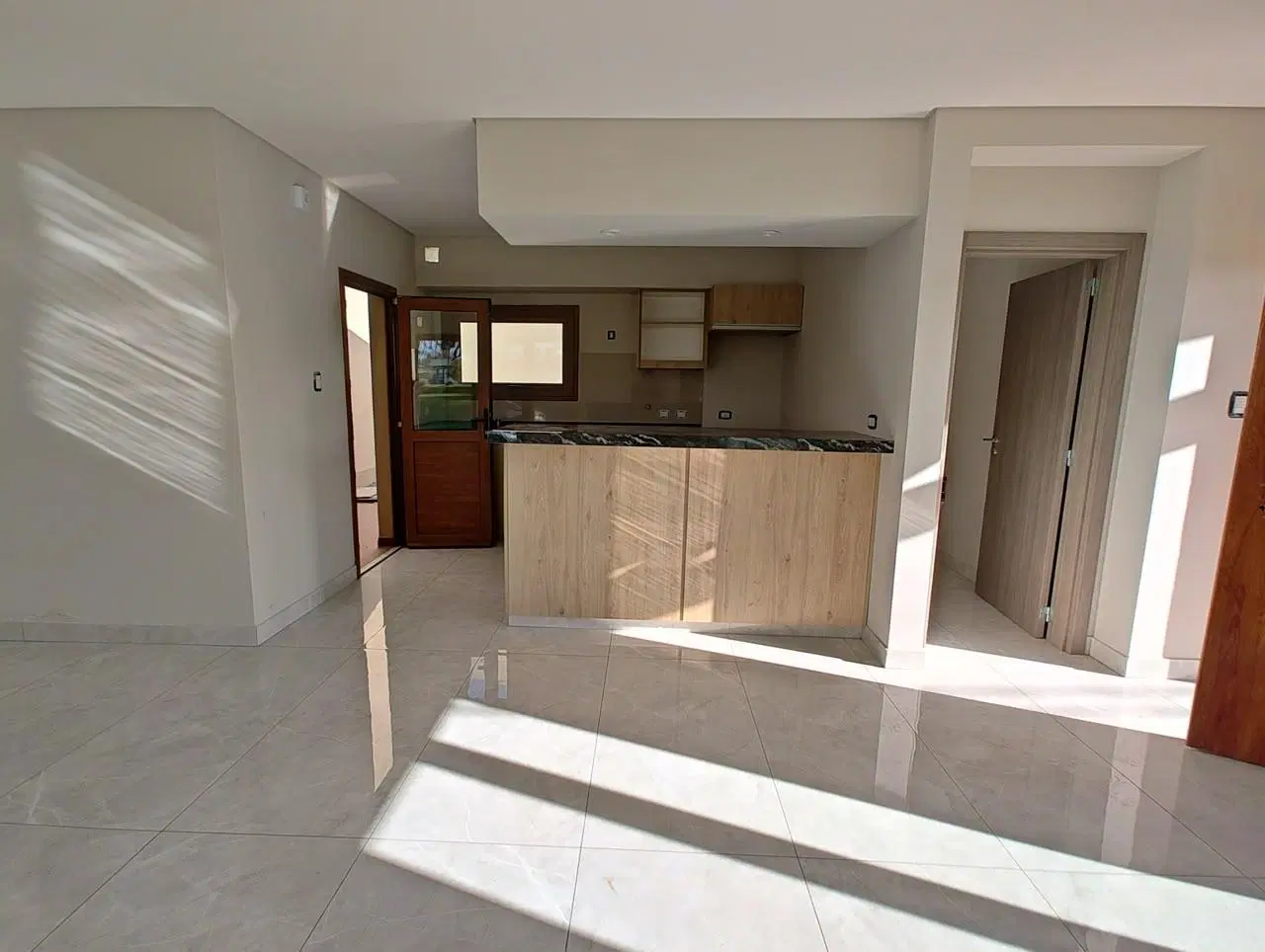 CASA EN VENTA A ESTRENAR ZONA MIRAGE TANDIL 8