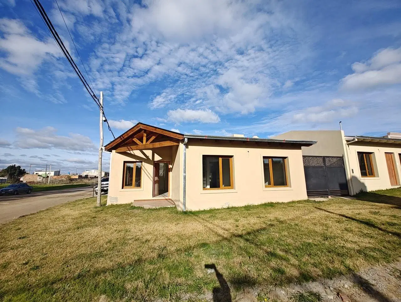 CASA EN VENTA A ESTRENAR ZONA MIRAGE TANDIL 1
