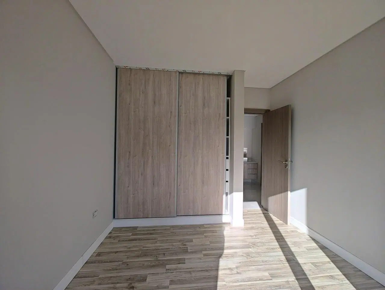 CASA EN VENTA A ESTRENAR ZONA MIRAGE TANDIL 3