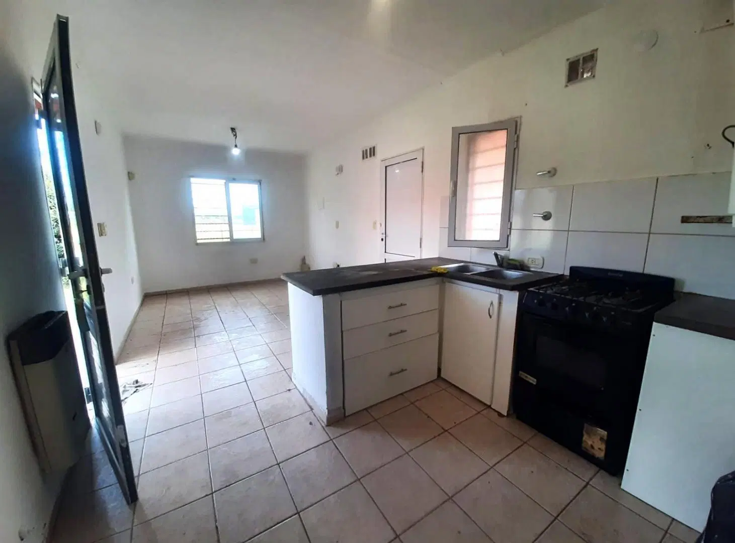 CASA EN ALQUILER - DOS DORMITORIOS - ZONA EDAL 4