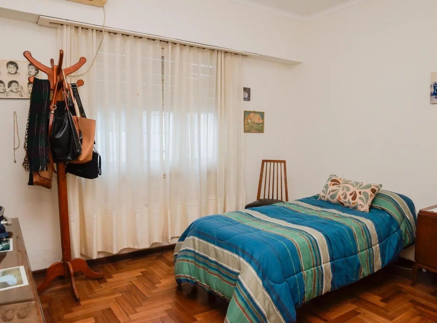 Venta en block .Dos propiedades sobre doble lote, oportunidad vivienda, local comercial. Tandil 8