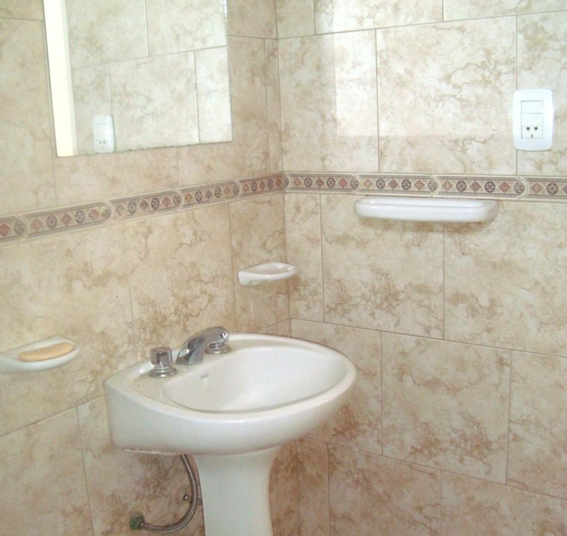 Foto de DEPARTAMENTO EN VENTA - UN DORMITORIO - PRIMER PISO POR ESCALERA, imagen 4