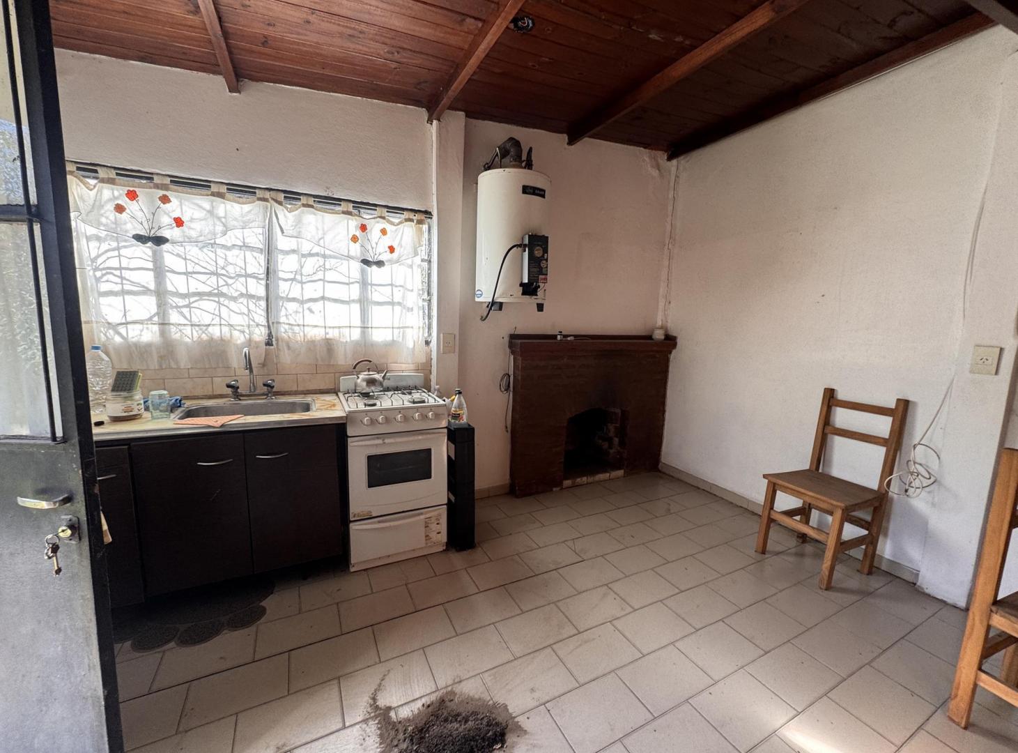 Foto de En venta casa 3 ambientes zona la rural con quincho Tandil, imagen 4