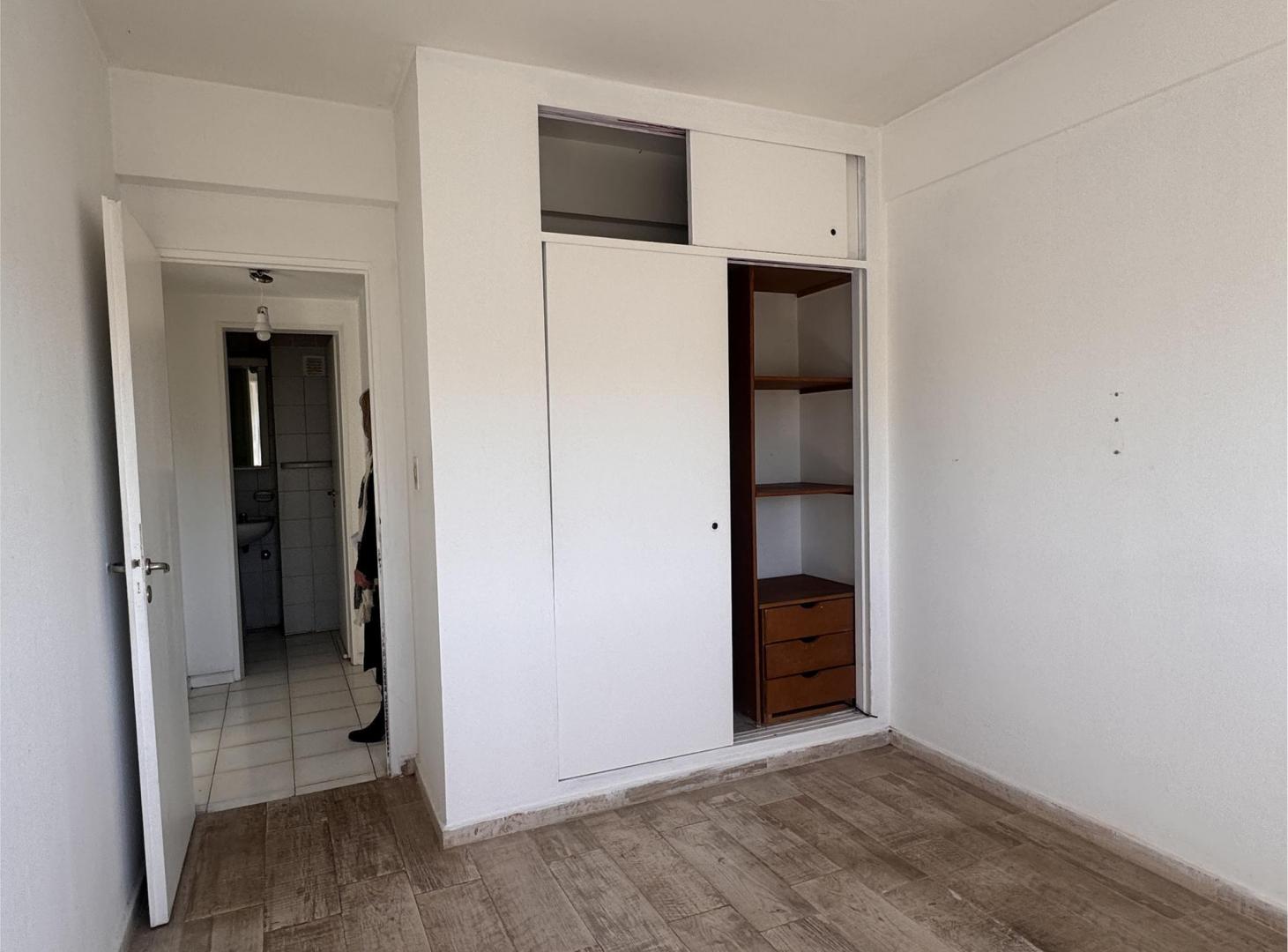 Foto de En alquiler Departamento 3 ambientes con estacionamiento Tandil, imagen 2